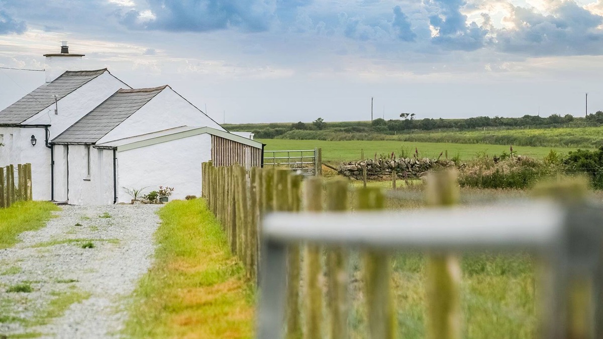 Bodorgan Cottage | Bryn Eithin - a remote that sleeps 2 guests in 1 bedroom