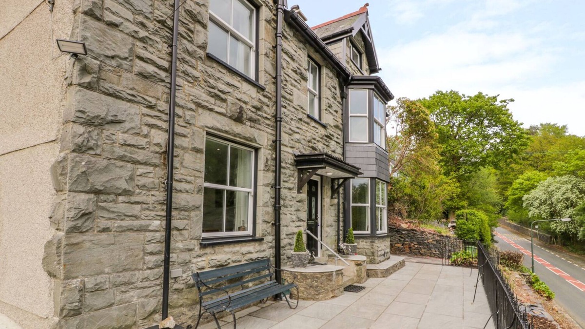 Bontddu Cottage | BRYN GOLEU, pet friendly, character holiday cottage in Dolgellau