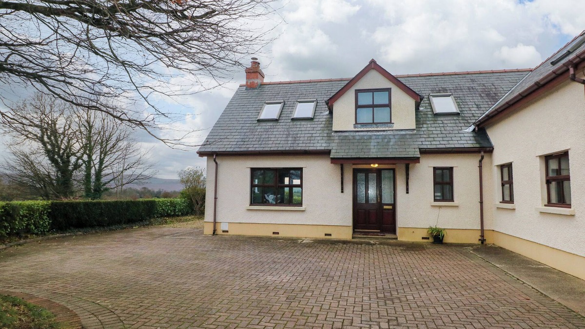 Eglwyswrw Cottage | BRYN TAWEL, pet friendly, country holiday cottage in Eglwyswrw