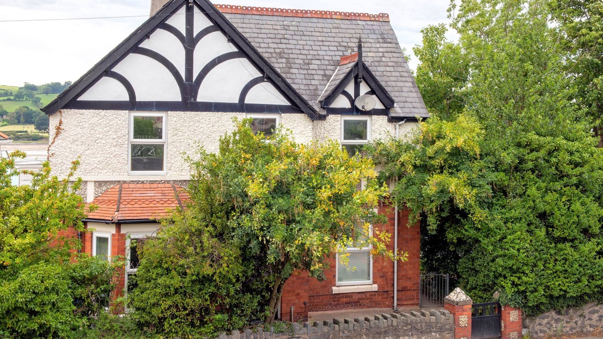 Llansanffraid Glan Conwy Cottage | BRYN Y MOR, pet friendly, character holiday cottage in Conwy