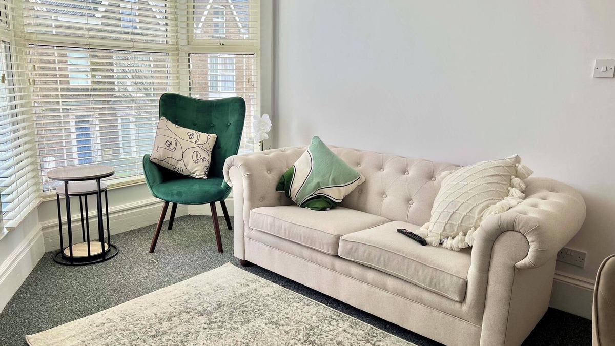 Uplands Apartment | Brynmill Flat Sleeps 3/5 | Close to Beach, Uni & Park | Free Wifi | Free Parking
