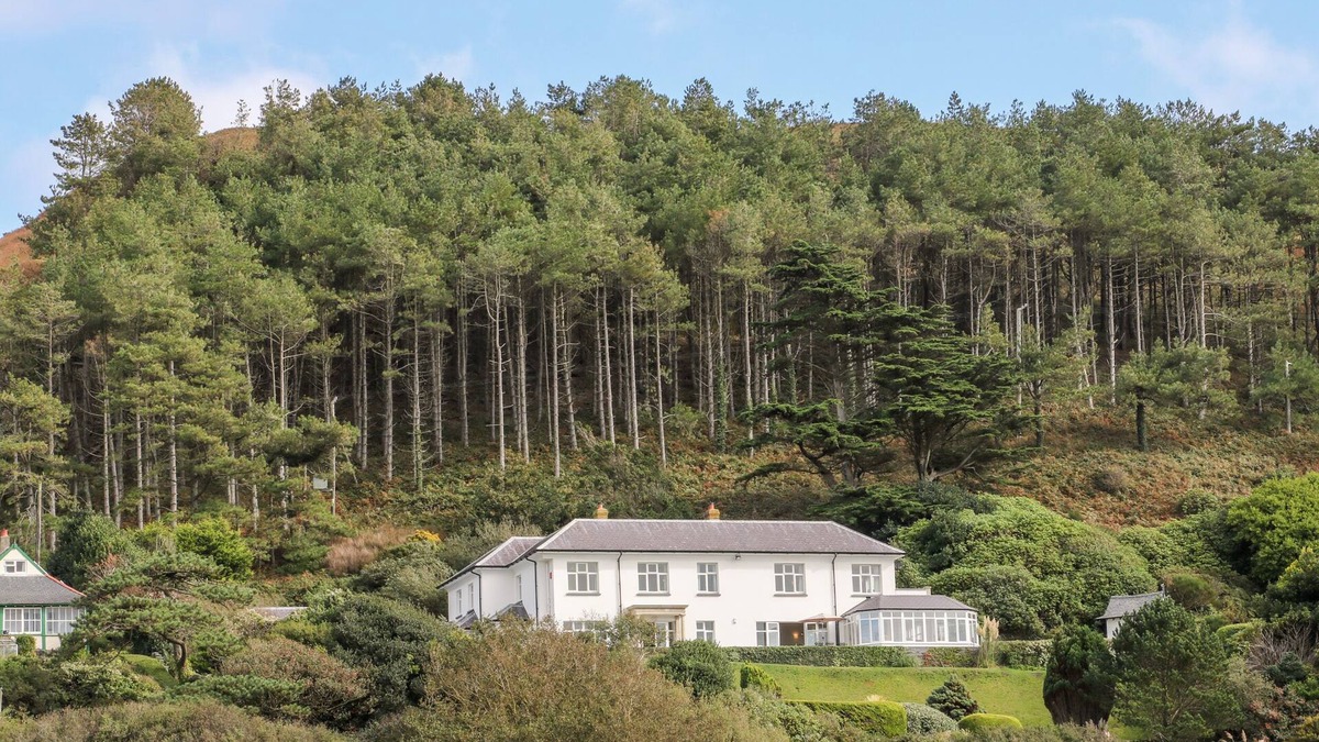 Aberdovey House | BRYNMORWYDD, pet friendly, luxury holiday cottage in Aberdovey