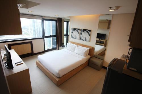 Wack-Wack Greenhills Apartment | BSA Twin Towers