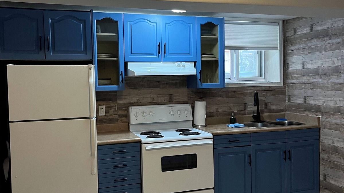 Dufferin Grove House | BSMT APT in Dufferin Grove 2 Mins to Subway