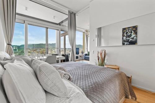 Center Apartment | Btqluxurypenthousetopviewac