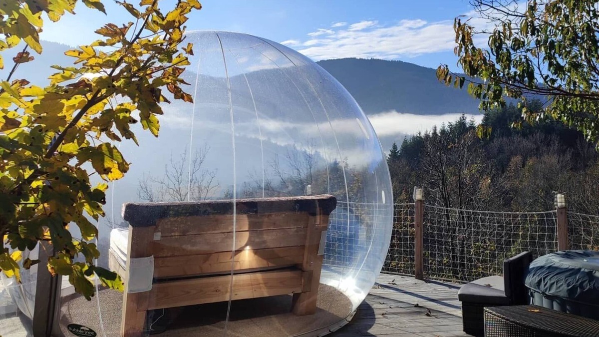Saint-Julien-Vocance Bed & Breakfast | Bubble room with mountain view