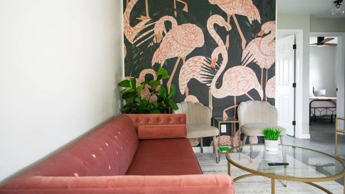 Pine Castle House | Buchanon Bungalows Flamingo Suite