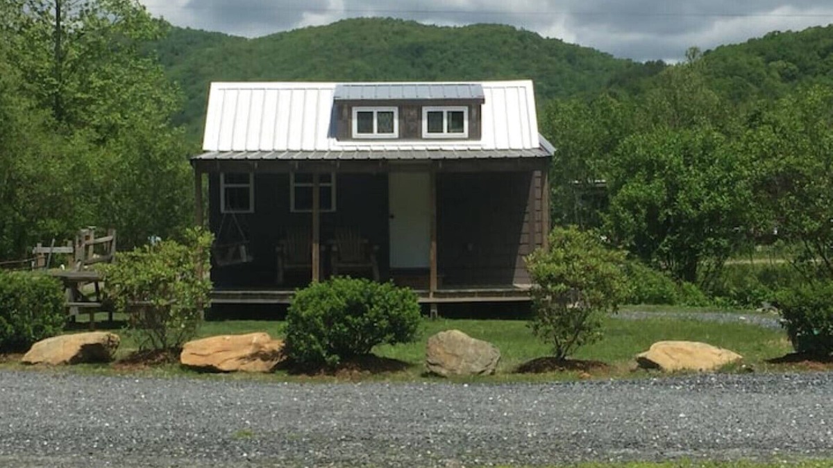 Newland Cabin | Buck Hill Tiny Home Cabin w/Mountain & Water Views