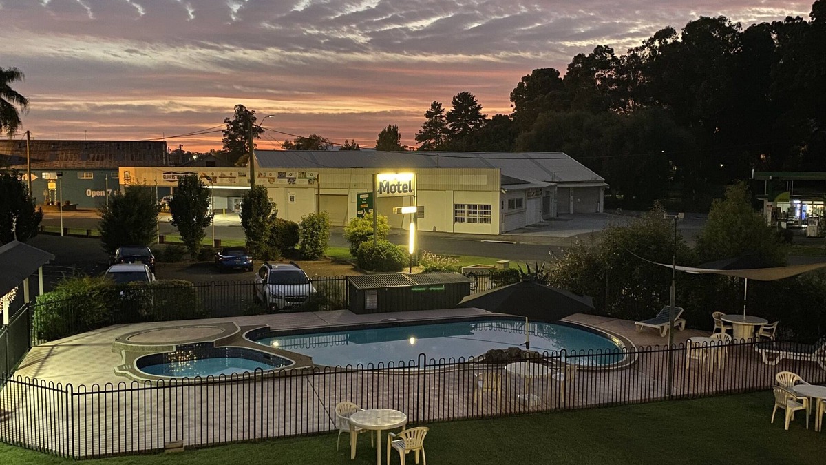 Gloucester Hotel | Bucketts Way Motel