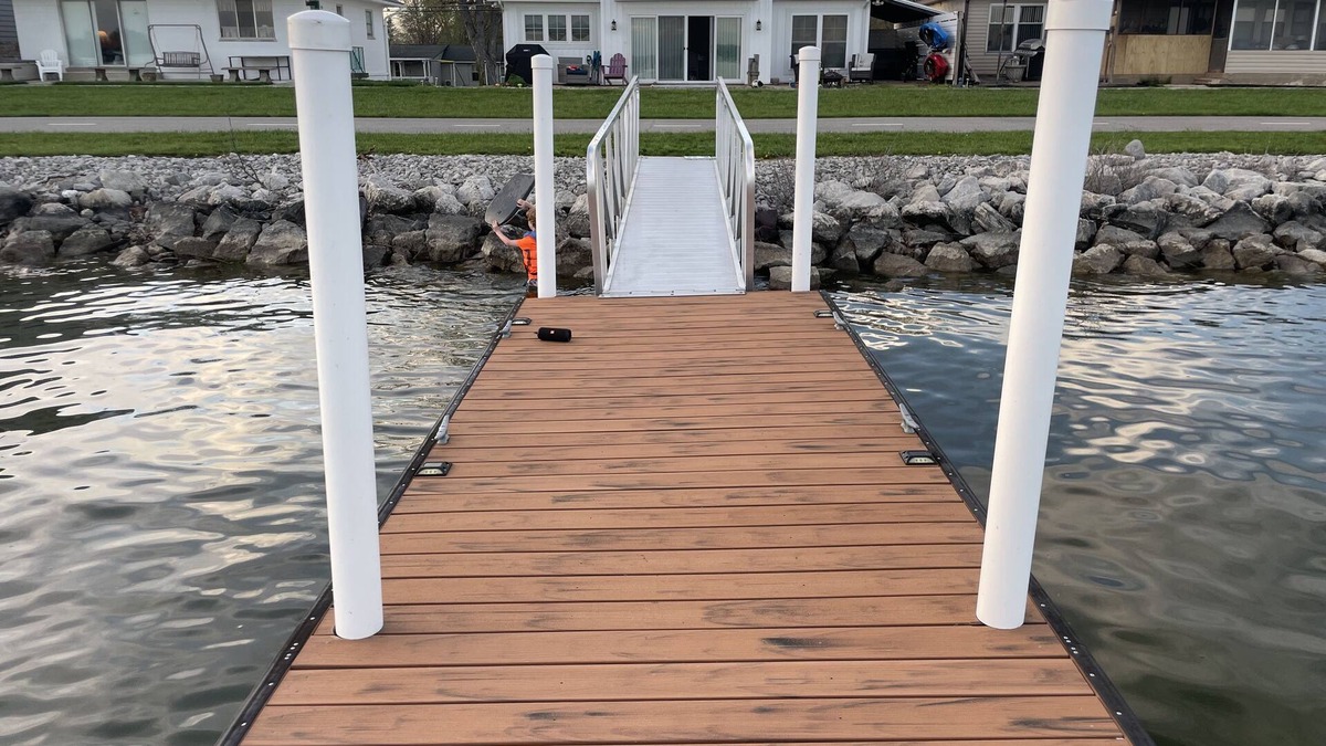 Millersport House | Buckeye Lake Home - Lake Chillin' on the open water w/dock, hot tub & toys.!