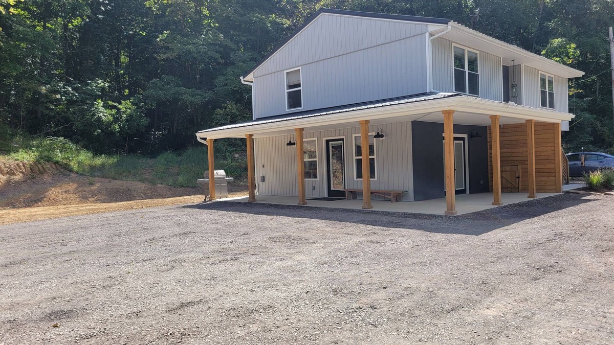 Kerr Condo | "Buckeye Porchside Retreat"n
