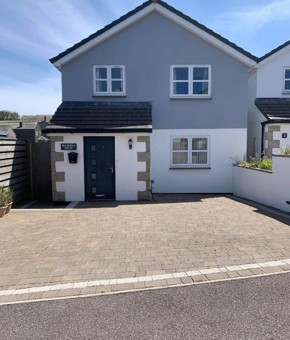 Newlyn House | Buckfield Roost 3 bedroom Newlyn, free parking for 2 cars