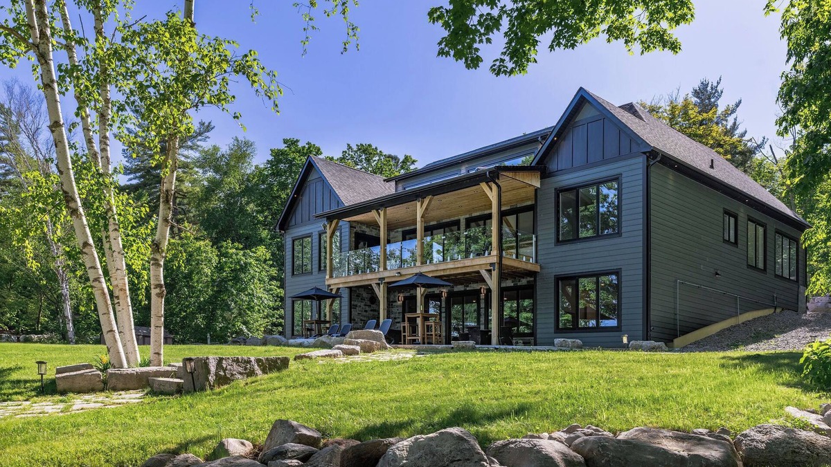 Buckhorn Cottage | Buckhorn Blue-Waterfront Luxury Cottage-5 bdrm-Hot Tub, Rec Room, Beach Area.