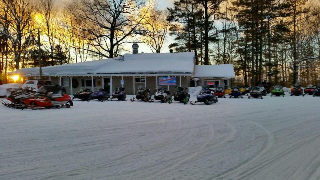 Munising Hotel | Buckhorn Resort