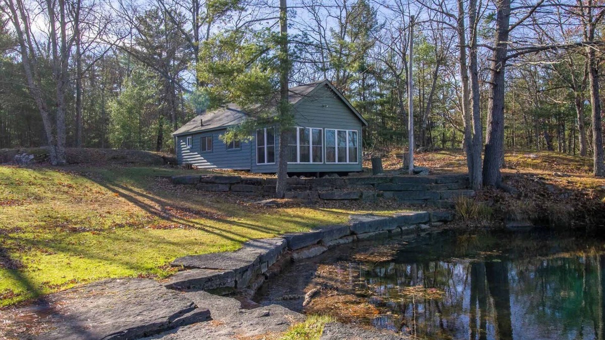 Trent Lakes Cottage | Buckhorn's Angelfire Resort - Bay View