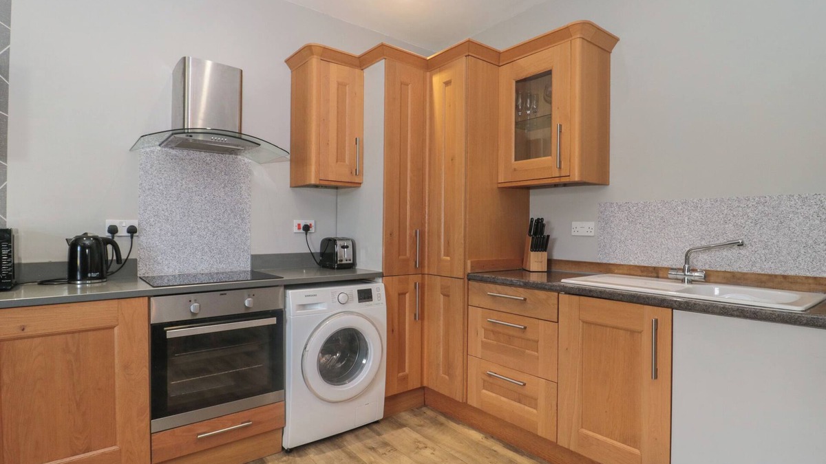Taunton Cottage | BUCKLAND HOUSE ANNEX, pet friendly, with a garden in Taunton
