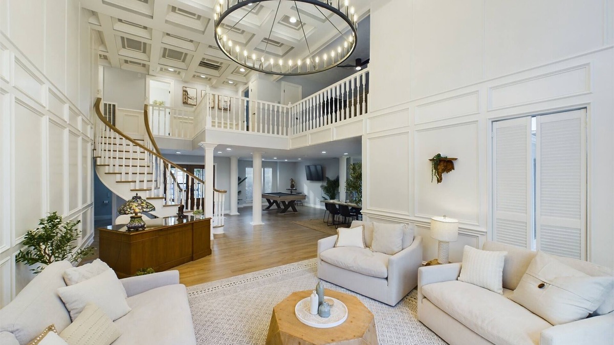 Northside House | Buckle & Boots BNB - 20 minutes to downtown + pool
