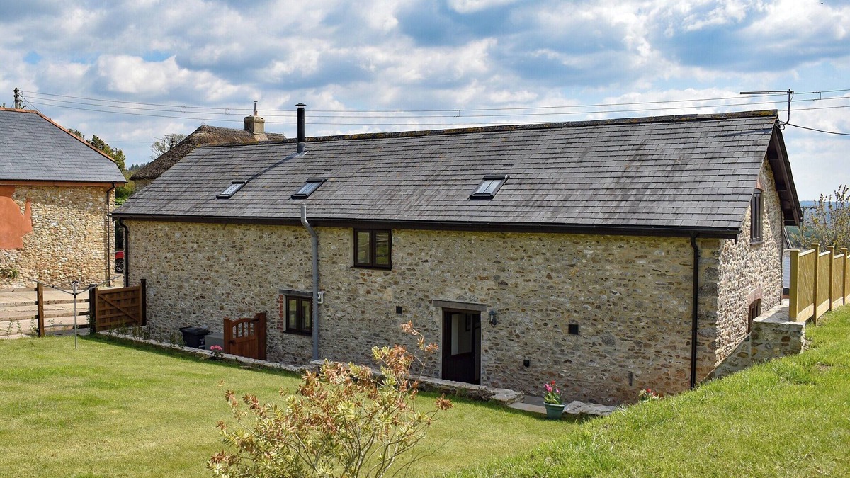 Northleigh Cabin | Bucknole Farm - The Old Shippon