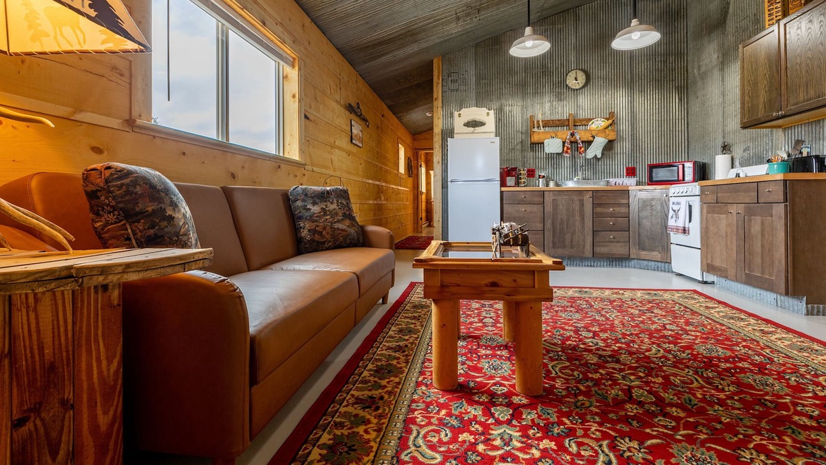 Wapiti Cabin | Buckshots Bunkhouse in the Wapiti Valley