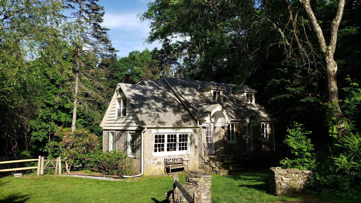 Red Oaks Mill House | Bucolic 2 bedroom Stone Cottage on River Bank
