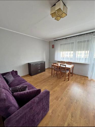 Konin Apartment | Budżetowe mieszkanie 40 m centrum konina