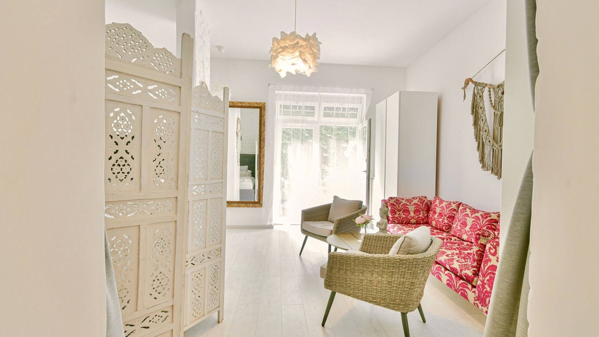 Budavar Apartment | Buda Garden Retreat. Modern Comfort and Tranquility by the Historic Sites.