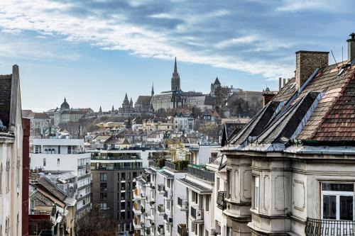 Orszagut Apartment | Buda Top Floor Apartment with Terrace & View Apartment