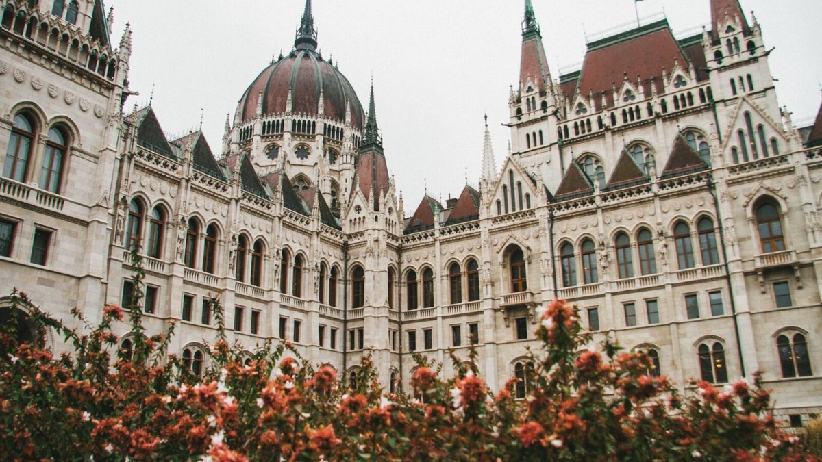 Vizivaros Apartment | Budapest Parliament studio