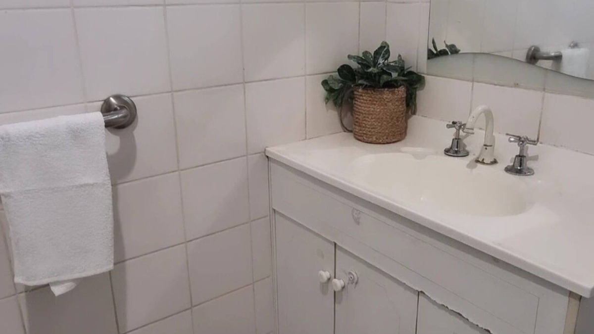 Dallas House | Budget 3BR home - 12 mins from airport, Bohemian Styled, great for small groups.