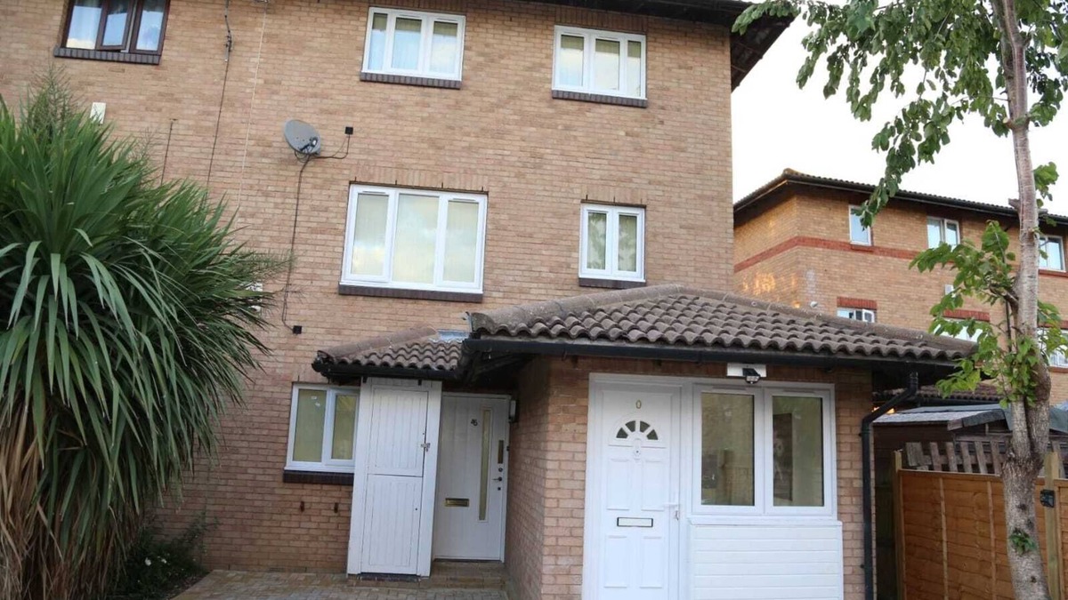 Thamesmead East House | Budget 4-Bedrooms In Thamesmead