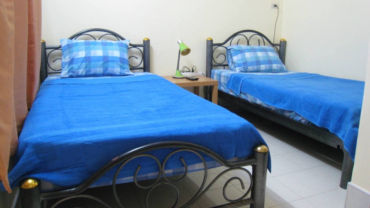 Talat Yai House | Budget Air Con Room With Ensuite Bathroom