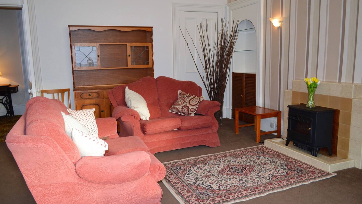 Innellan Apartment | Budget apartment accommodation in Dunoon Sleeps 5 in 2 bedrooms