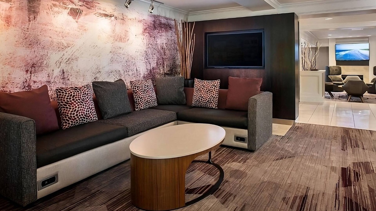 South Lowell Hotel | Budget-Friendly Bliss! 2 Posh Units, Close to New England Quilt Museum