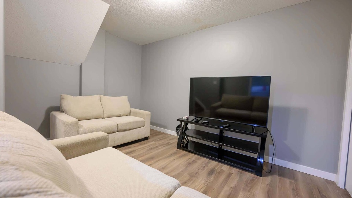 Grande Prairie House | Budget Friendly Stay | All Essentials Included