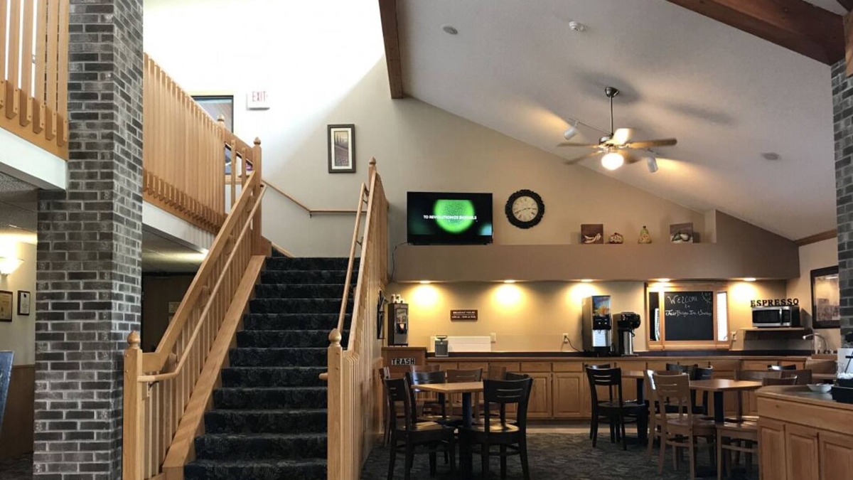 Thorp House | Budget-Friendly Getaway, Free Breakfast & Free Parking, Steps to Conway Park