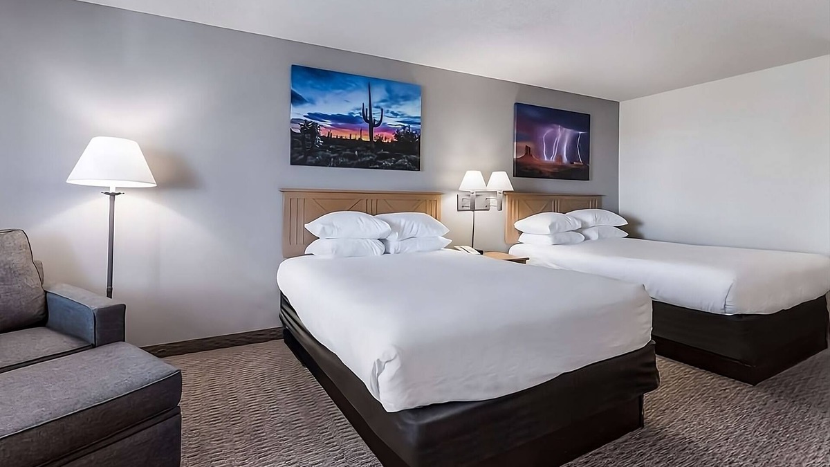 Palm Valley Hotel | Budget-Friendly Units Near Attractions! Free Breakfast, Wifi, Parking, and Pool