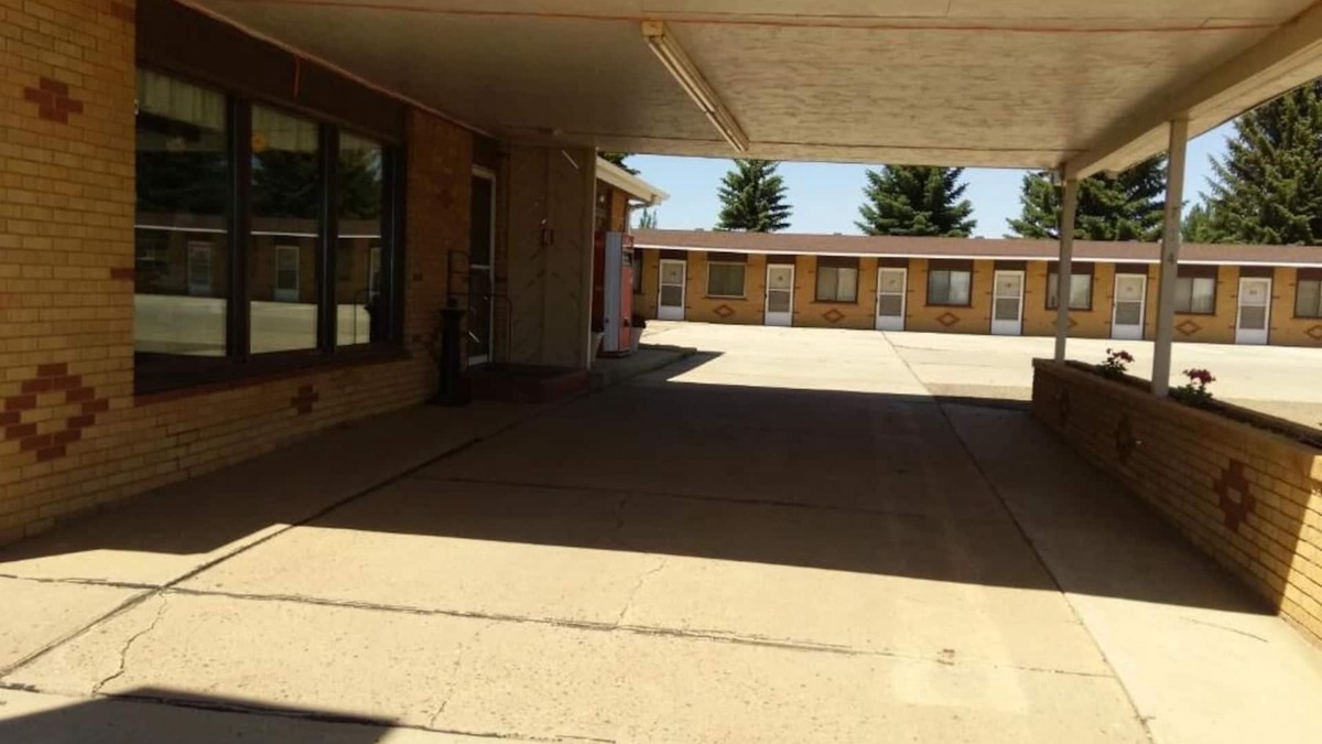 Bowman Hotel | Budget Host 4 U Motel