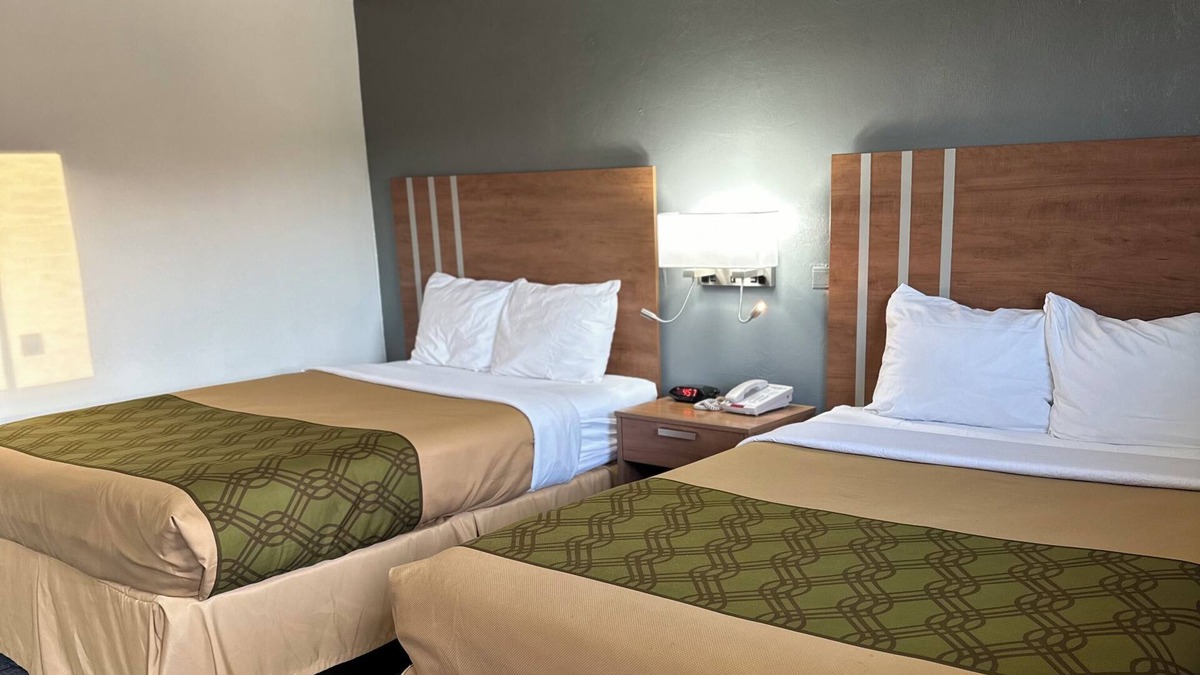 Tad Hotel | Budget Host Inn Charleston