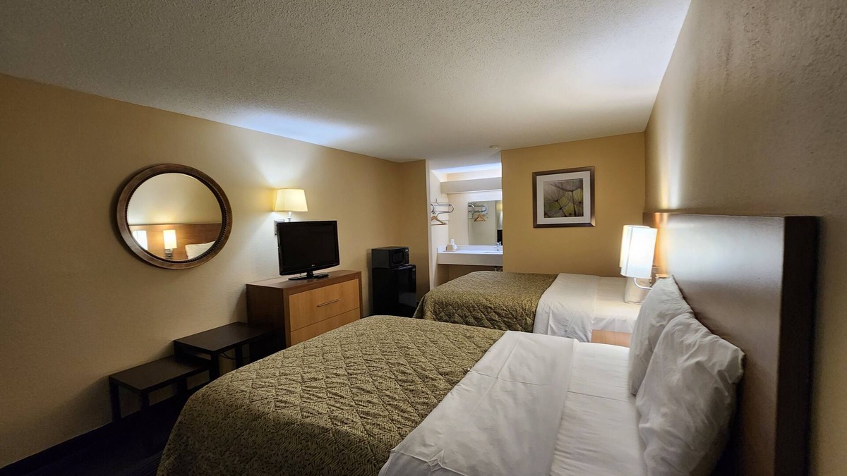Henderson Hotel | Budget Host Inn