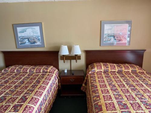 Kirksville Hotel | Budget Host Village Inn