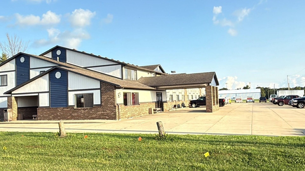 De Witt Hotel | Budget Inn and Suites