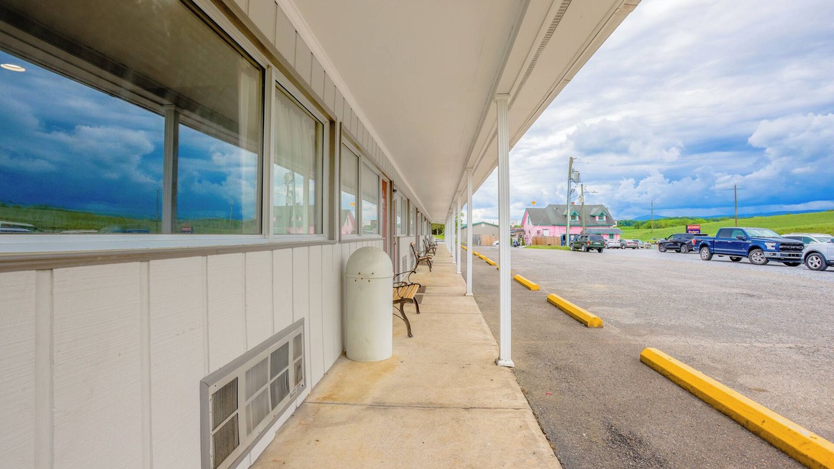 Natural Bridge Hotel | Budget Inn By OYO Natural Bridge I-81