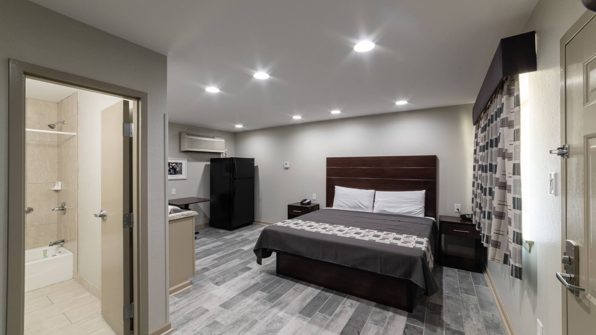 Park Forest - LA North Hotel | Budget Inn & Suites