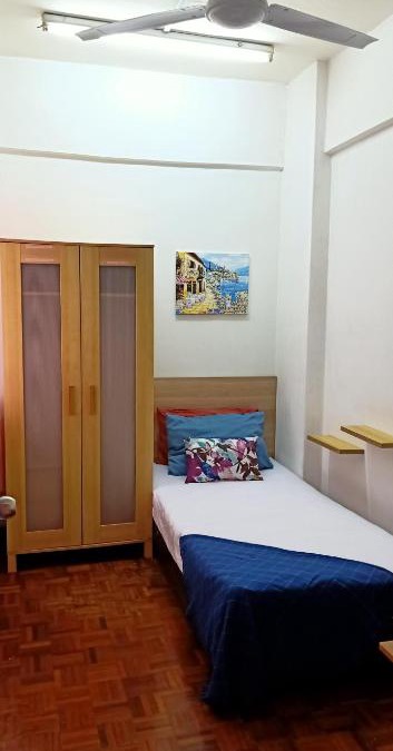 Kuala Lumpur House | Budget Single Bedroom at Suria Kipark Damansara with foldable mattress for 2 pax