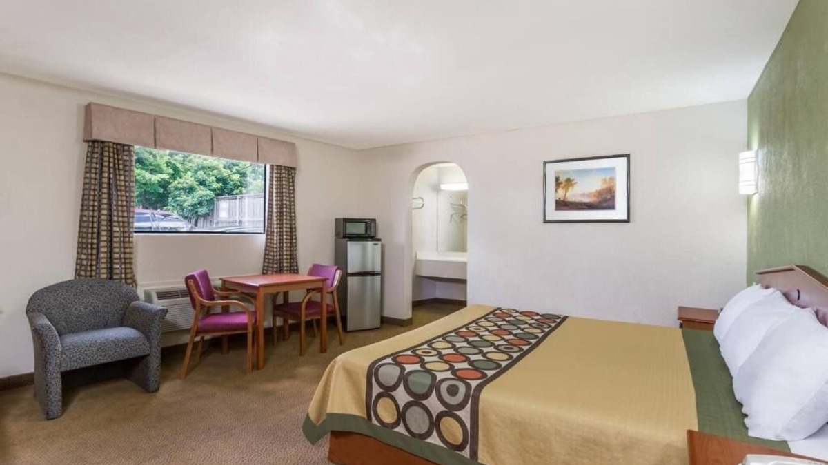 Austin Ave. Hotel | Budget Stay at Knights Inn Franklin Ave Waco! Parking, Pets Allowed!