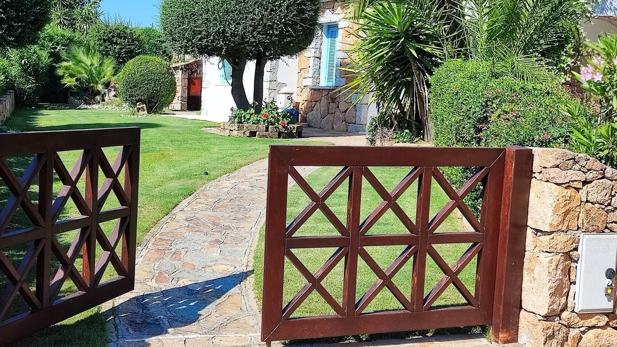 Budoni Villa | Budoni detached cottage exclusive garden 300 mt to the beach (10 min) P9587