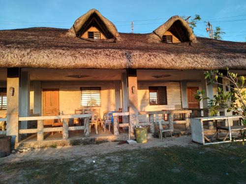 Pagudpud House | BUENAVISTA'S beach TRAVELLERS INN
