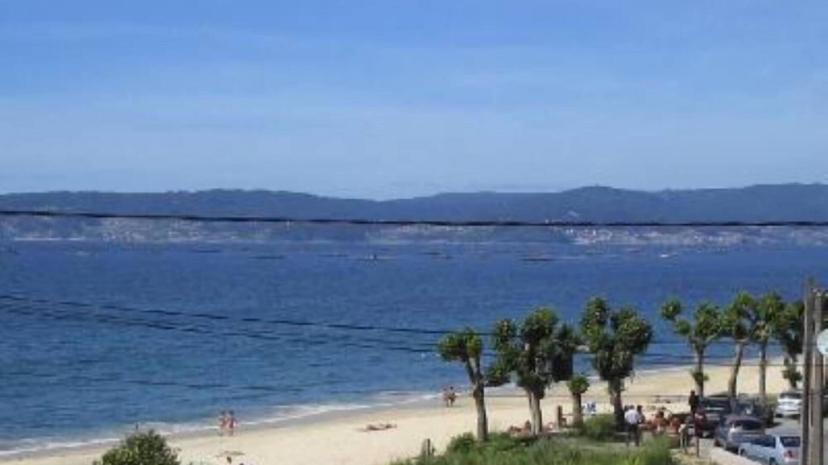 Bueu Apartment | Bueu: Bueu, Rias Baixas, apartment with views in front of Agrelo beach