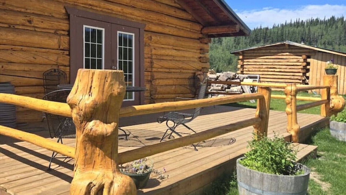 Buckinghorse River Cabin | Buffalo Cabin at Sikanni Ranch