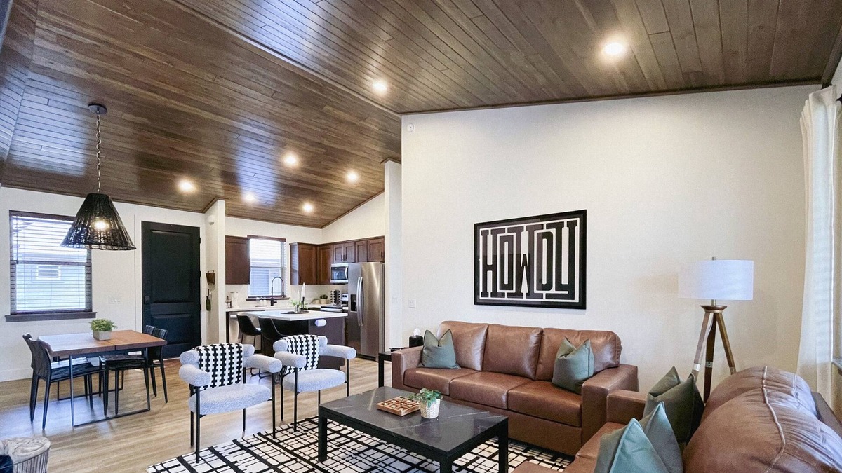 Torreon House | Buffalo Lodge | 2BR by Tavern, Brewery & Eats